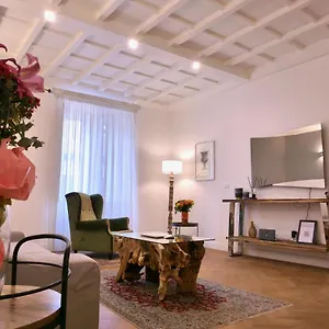 https://helmirage-trevi-suite.it-romehotels.com